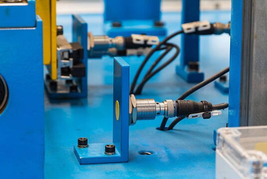 proximity-sensors:-essential-technology-for-automation-and-precision-control